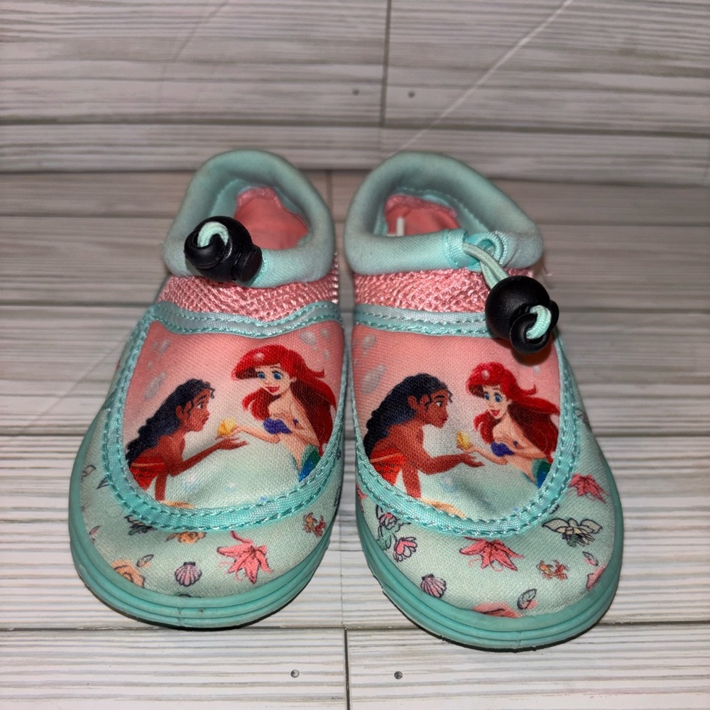 Disney toddler girls swim shoes size 7/8